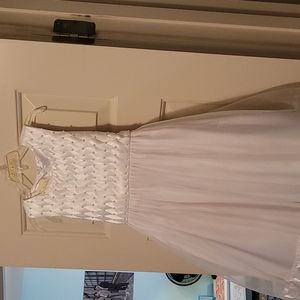 Girls flower girl dress size 6 in kids size.